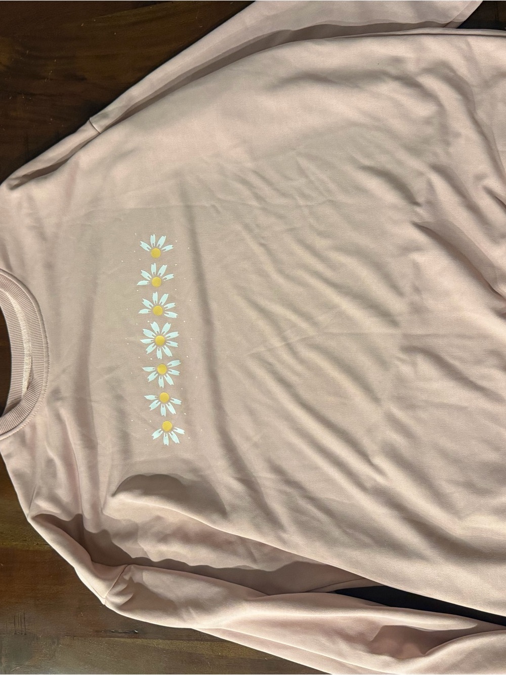 Women’s ' Pale Pink Daisy Graphic Long-Sleeve sweater